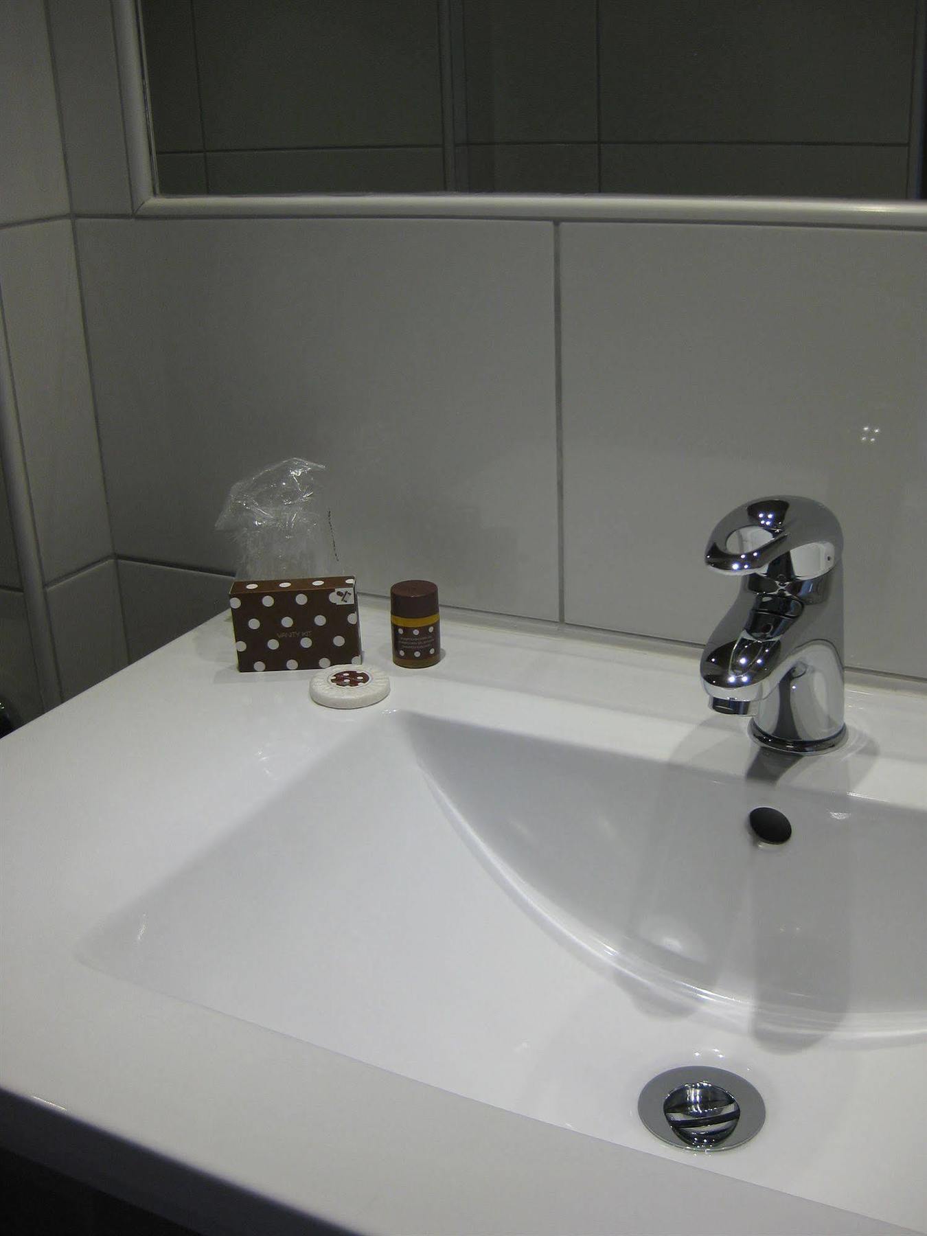 Moka Hotel Ниор Екстериор снимка